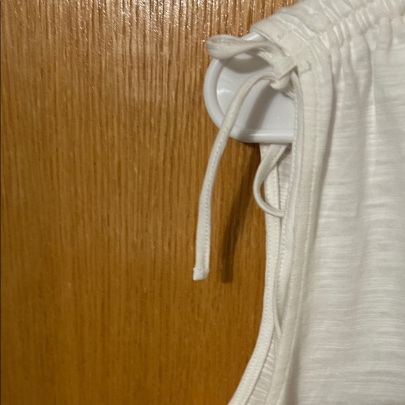 Evereve white  Sleeveless Tank Top with tie. Med. 💯 cotton. - Picture 4 of 6